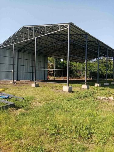 каркасний ангар рівностінний