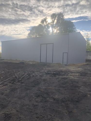 ангар з боковими воротами